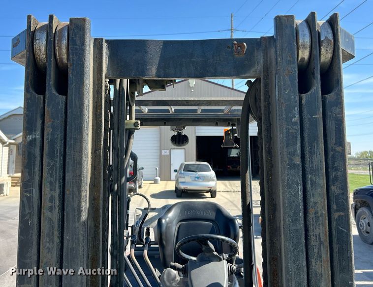 image for item EK2926 Toyota 8FGU30 forklift