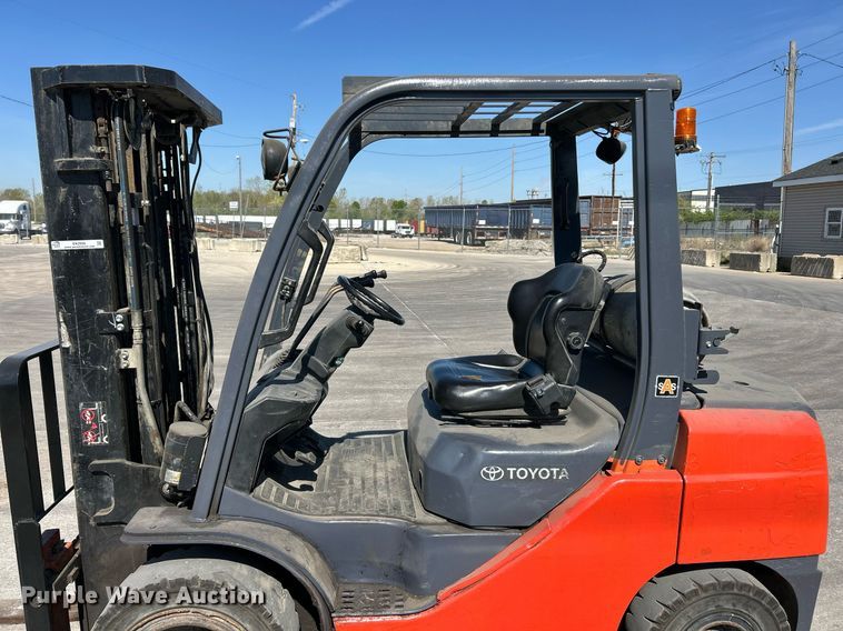 image for item EK2926 Toyota 8FGU30 forklift