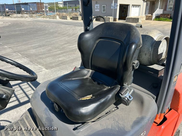 image for item EK2926 Toyota 8FGU30 forklift