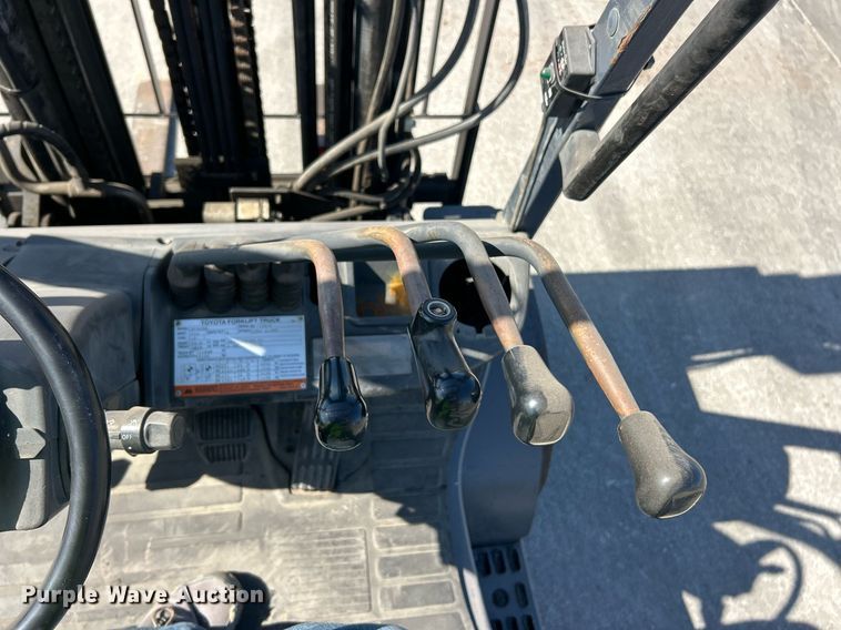 image for item EK2926 Toyota 8FGU30 forklift