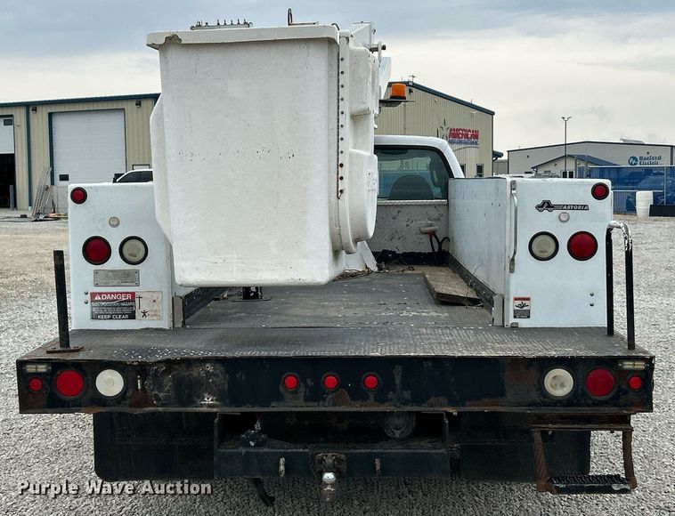 image for item EK2936 2004 Ford F450 Super Duty XL bucket truck