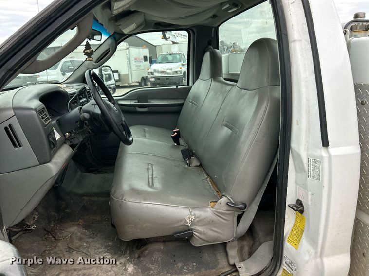 image for item EK2936 2004 Ford F450 Super Duty XL bucket truck