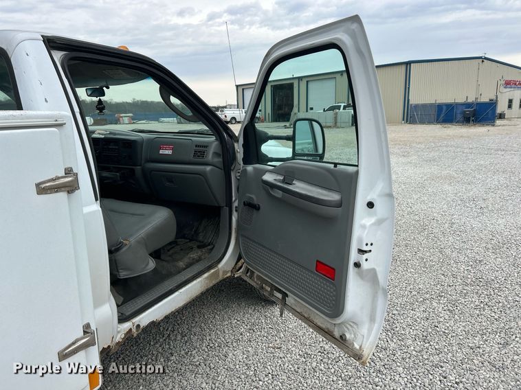 image for item EK2936 2004 Ford F450 Super Duty XL bucket truck