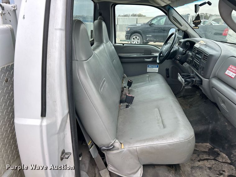 image for item EK2936 2004 Ford F450 Super Duty XL bucket truck