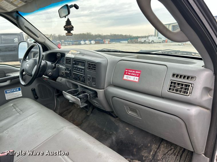 image for item EK2936 2004 Ford F450 Super Duty XL bucket truck