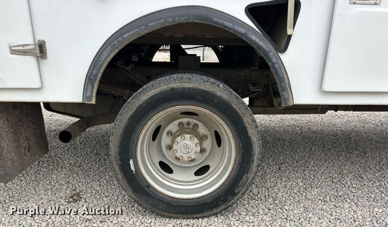 image for item EK2936 2004 Ford F450 Super Duty XL bucket truck