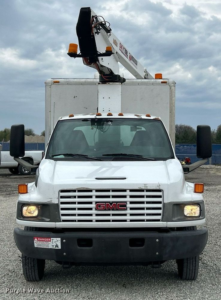 image for item EK2938 2006 GMC C5500 bucket truck