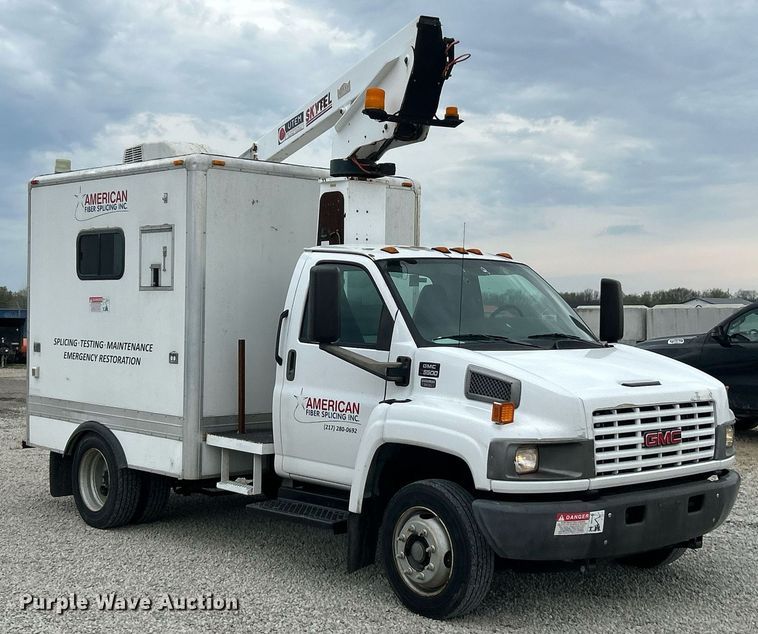 image for item EK2938 2006 GMC C5500 bucket truck