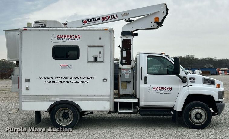 image for item EK2938 2006 GMC C5500 bucket truck