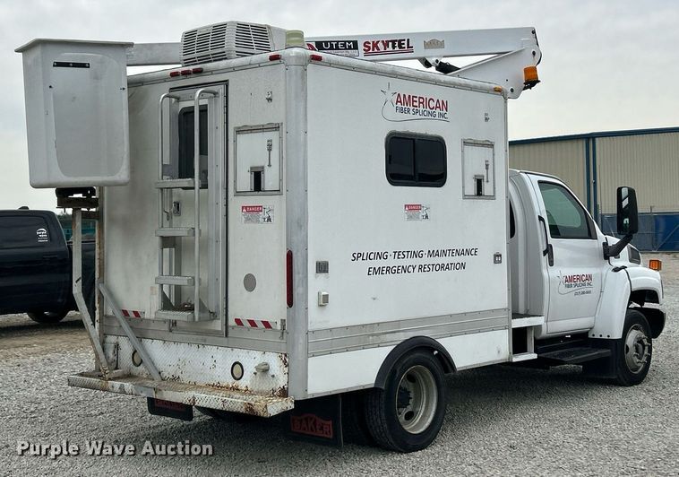 image for item EK2938 2006 GMC C5500 bucket truck