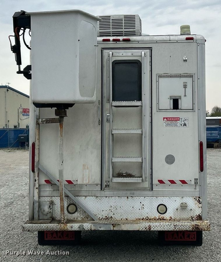 image for item EK2938 2006 GMC C5500 bucket truck