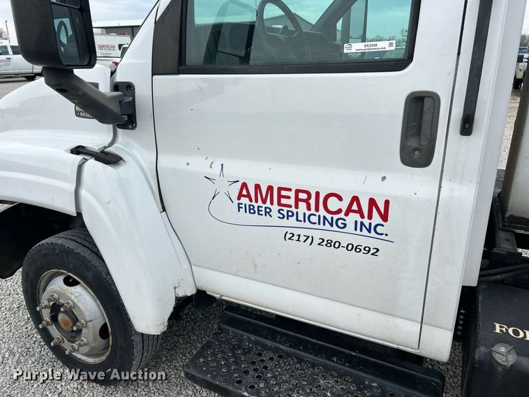 image for item EK2938 2006 GMC C5500 bucket truck