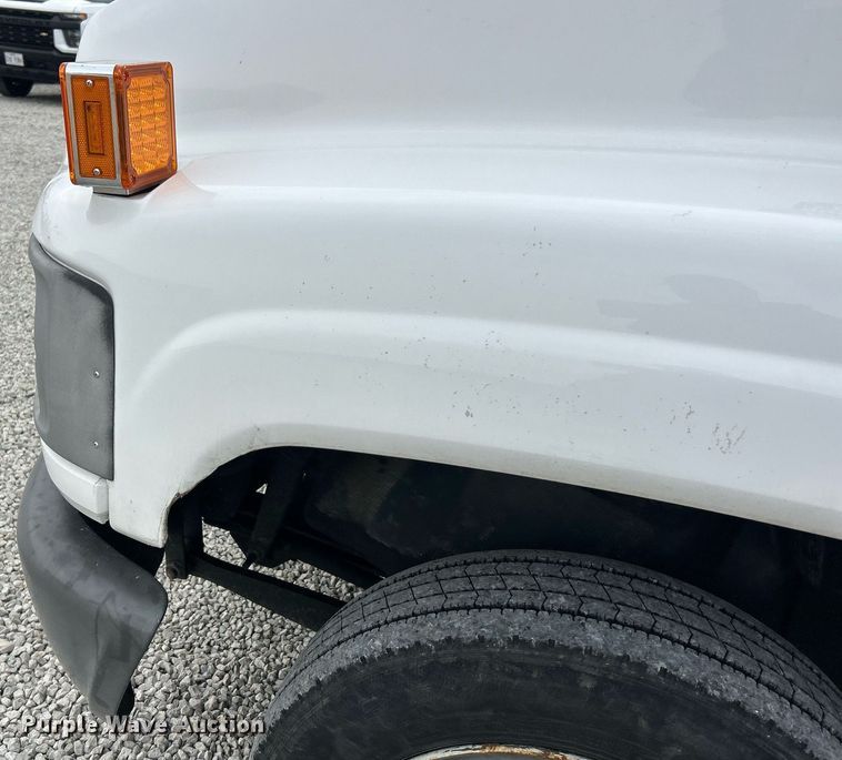 image for item EK2938 2006 GMC C5500 bucket truck