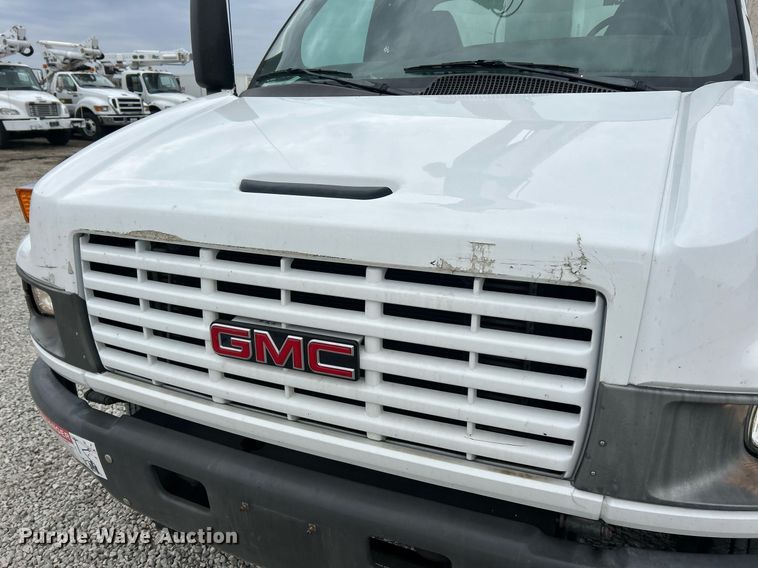 image for item EK2938 2006 GMC C5500 bucket truck