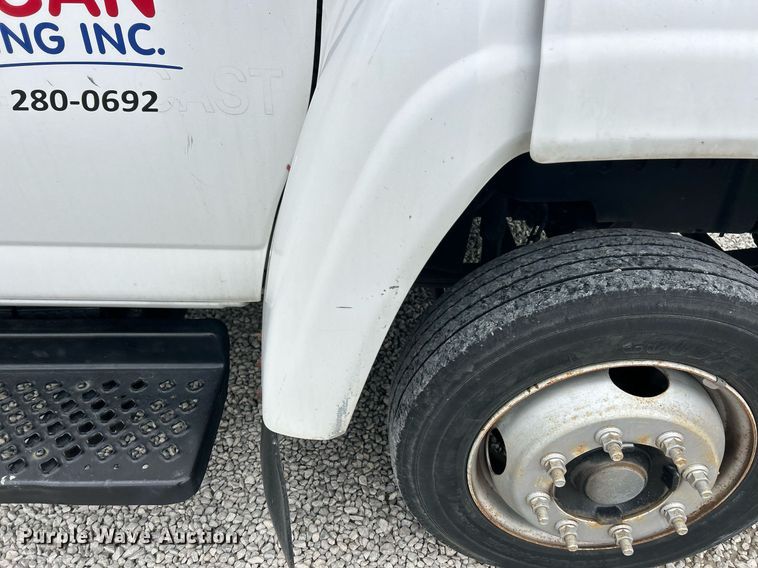 image for item EK2938 2006 GMC C5500 bucket truck