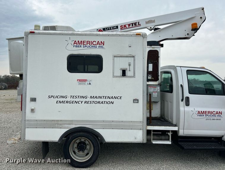 image for item EK2938 2006 GMC C5500 bucket truck
