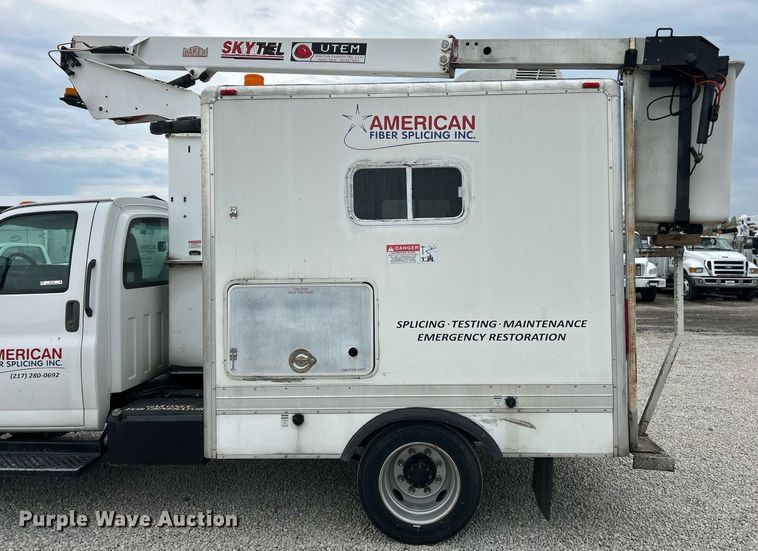 image for item EK2938 2006 GMC C5500 bucket truck