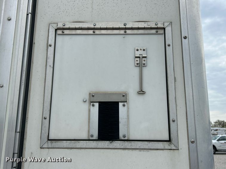 image for item EK2938 2006 GMC C5500 bucket truck