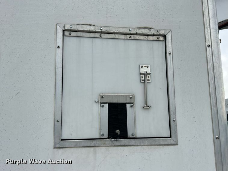 image for item EK2938 2006 GMC C5500 bucket truck