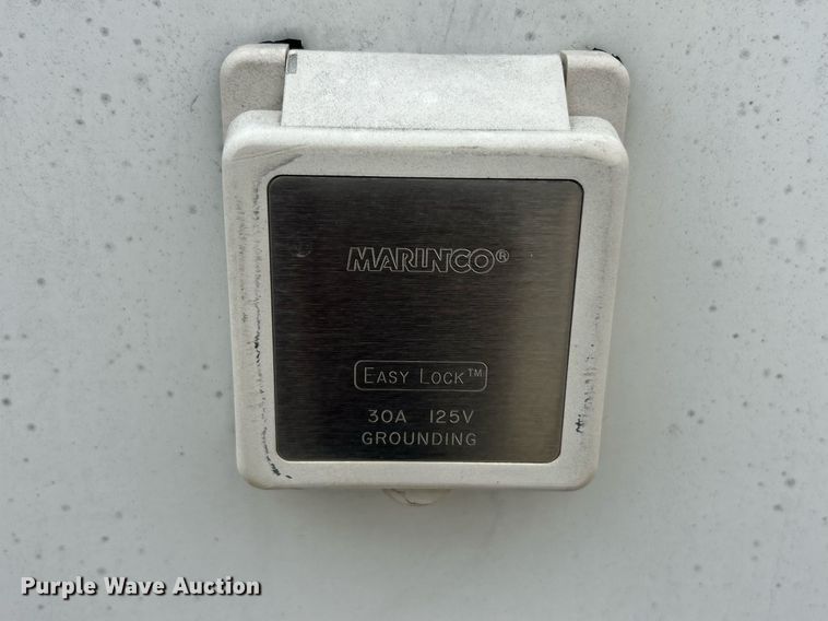 image for item EK2938 2006 GMC C5500 bucket truck