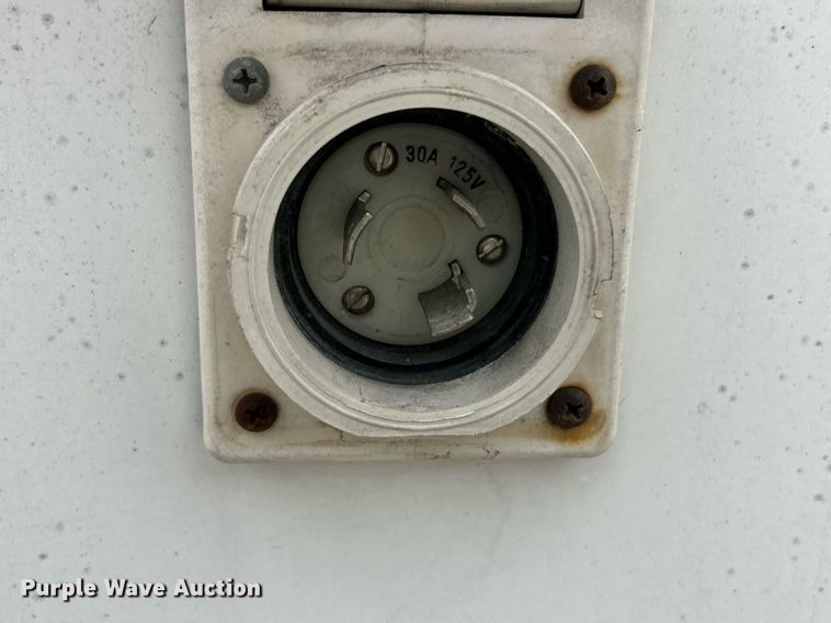 image for item EK2938 2006 GMC C5500 bucket truck