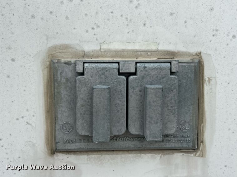 image for item EK2938 2006 GMC C5500 bucket truck