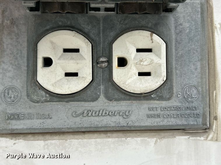 image for item EK2938 2006 GMC C5500 bucket truck