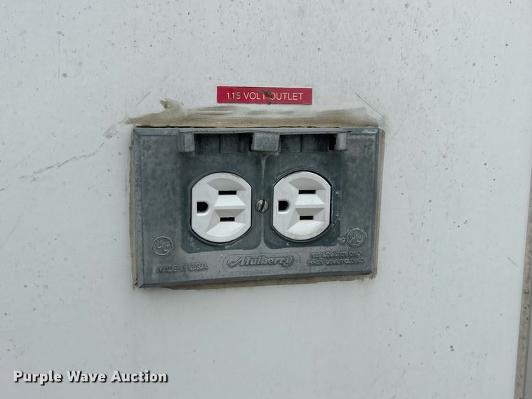 image for item EK2938 2006 GMC C5500 bucket truck