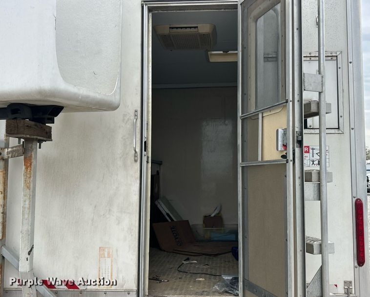 image for item EK2938 2006 GMC C5500 bucket truck