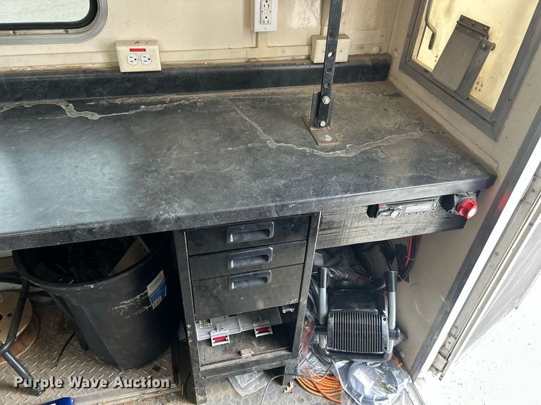 image for item EK2938 2006 GMC C5500 bucket truck