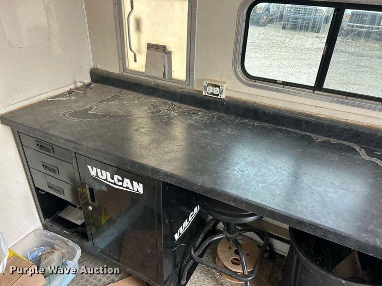 image for item EK2938 2006 GMC C5500 bucket truck