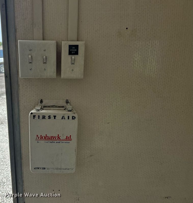 image for item EK2938 2006 GMC C5500 bucket truck