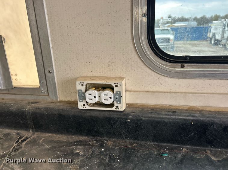 image for item EK2938 2006 GMC C5500 bucket truck