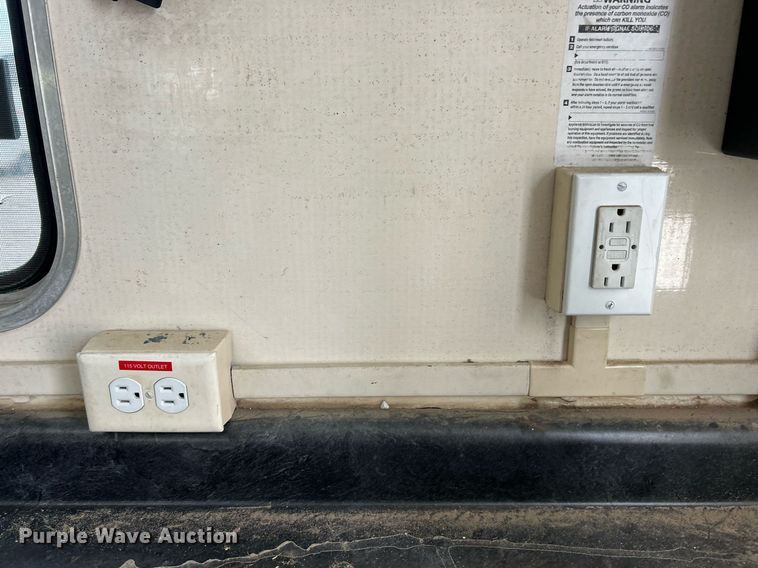 image for item EK2938 2006 GMC C5500 bucket truck