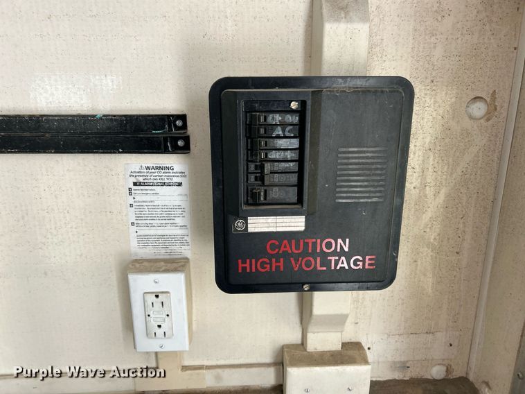 image for item EK2938 2006 GMC C5500 bucket truck