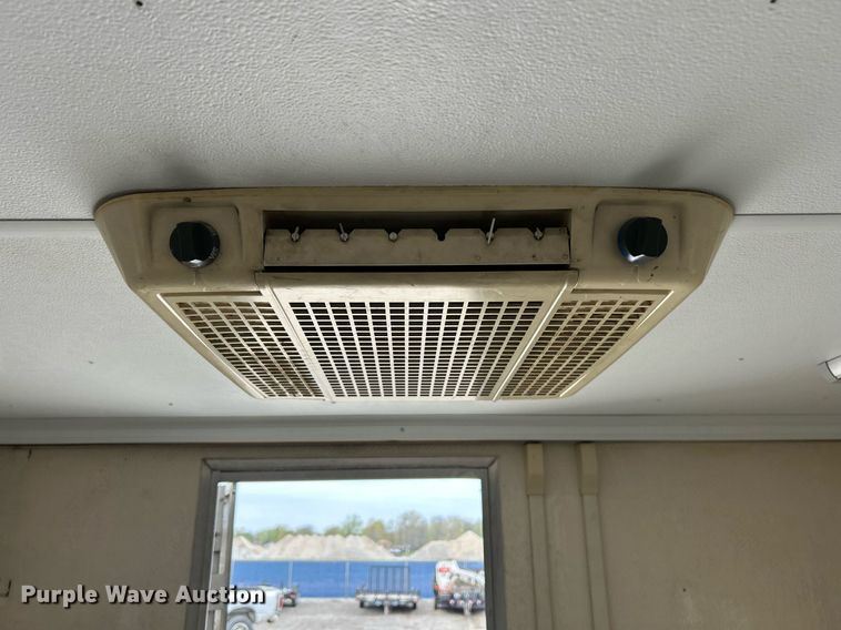 image for item EK2938 2006 GMC C5500 bucket truck