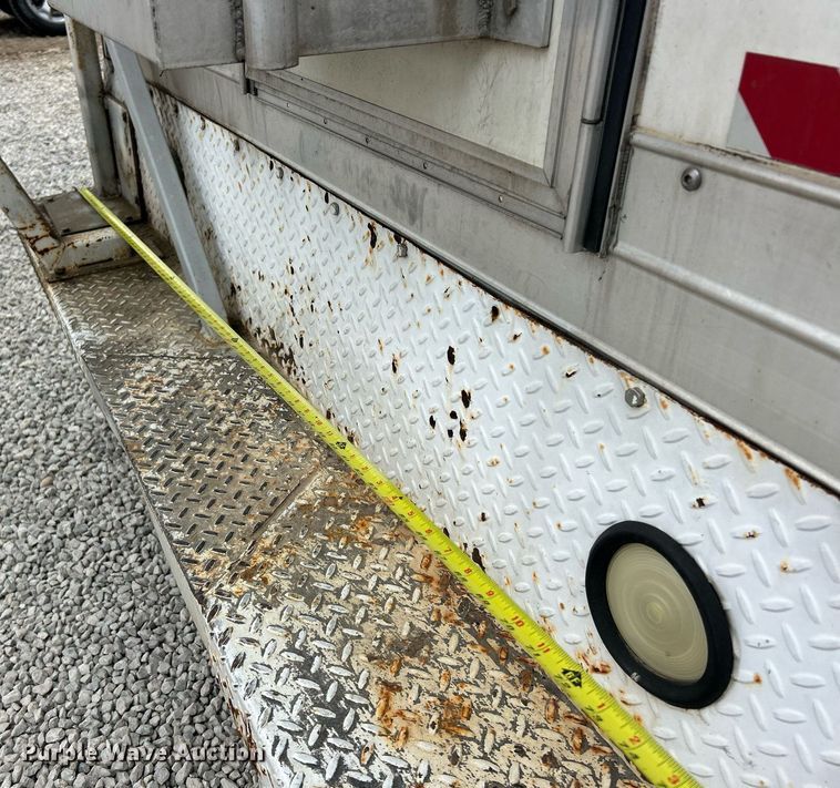 image for item EK2938 2006 GMC C5500 bucket truck