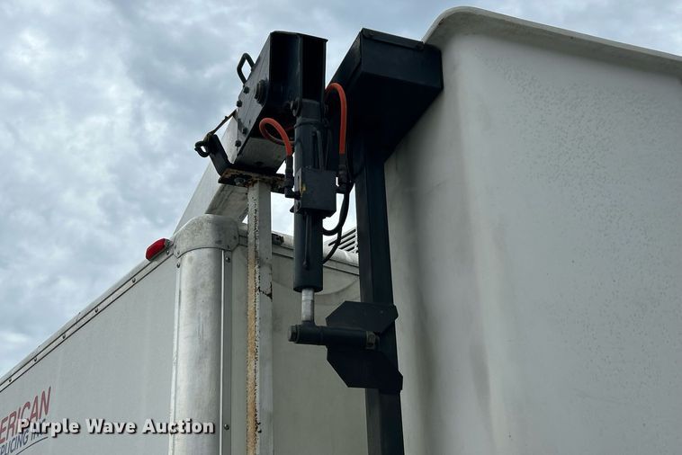 image for item EK2938 2006 GMC C5500 bucket truck