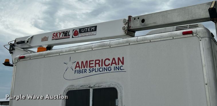 image for item EK2938 2006 GMC C5500 bucket truck