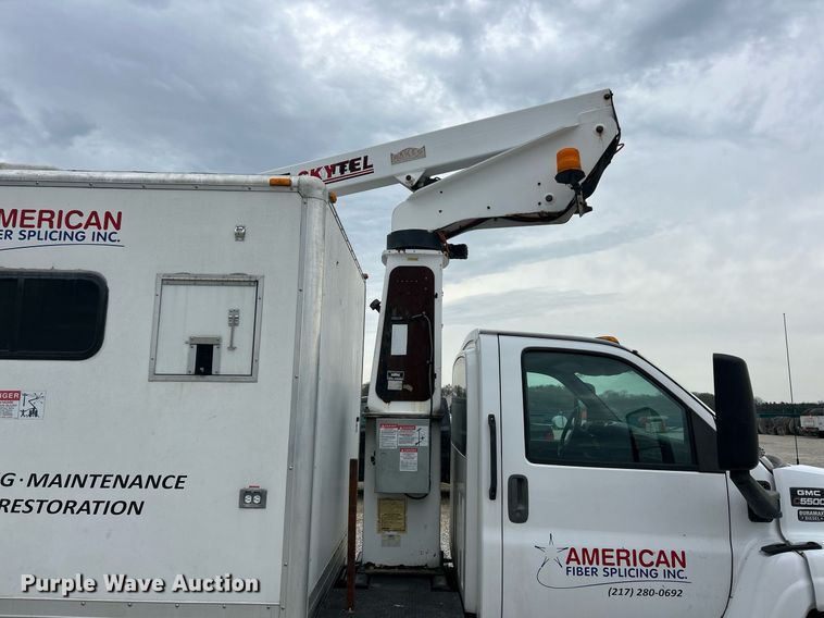 image for item EK2938 2006 GMC C5500 bucket truck