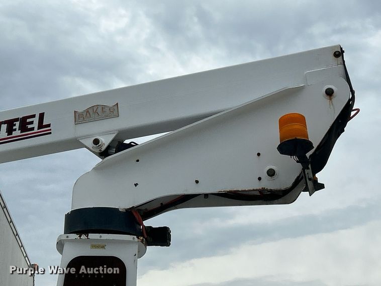 image for item EK2938 2006 GMC C5500 bucket truck