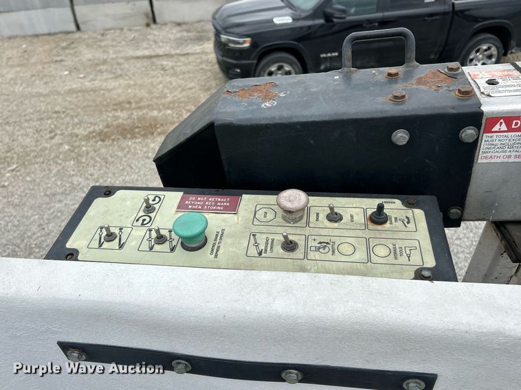 image for item EK2938 2006 GMC C5500 bucket truck