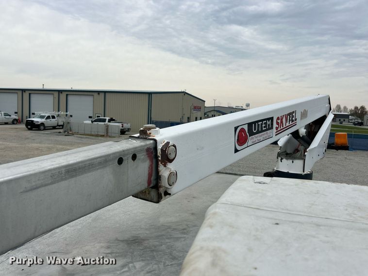 image for item EK2938 2006 GMC C5500 bucket truck