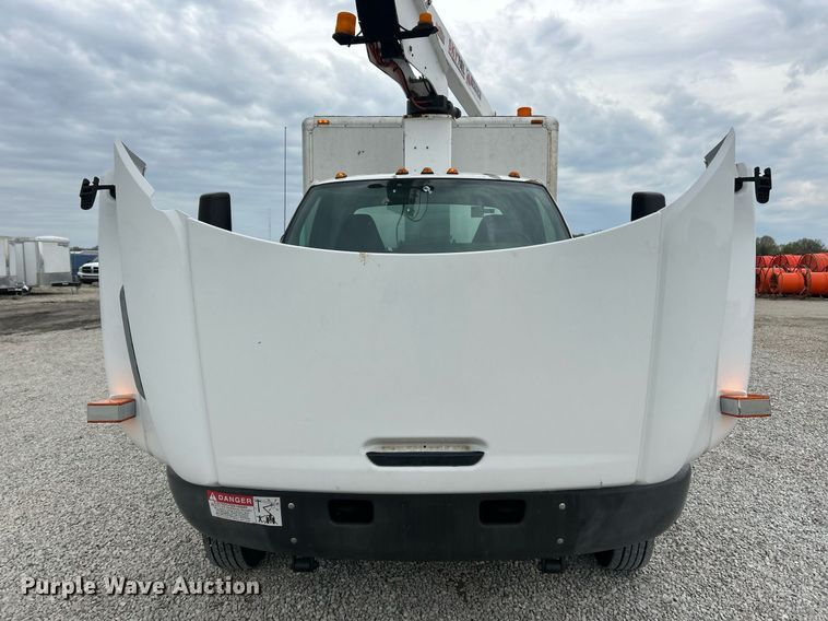 image for item EK2938 2006 GMC C5500 bucket truck