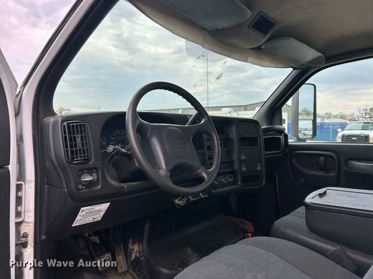 image for item EK2938 2006 GMC C5500 bucket truck