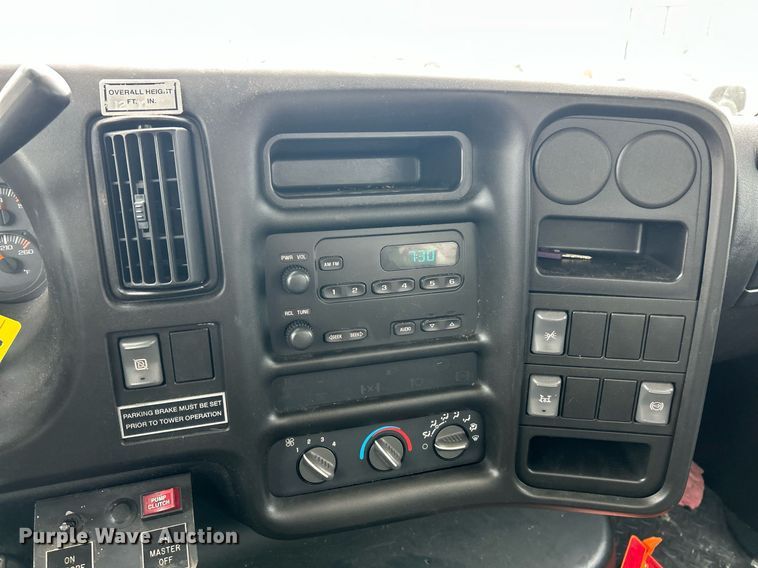 image for item EK2938 2006 GMC C5500 bucket truck