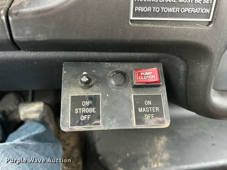 image for item EK2938 2006 GMC C5500 bucket truck