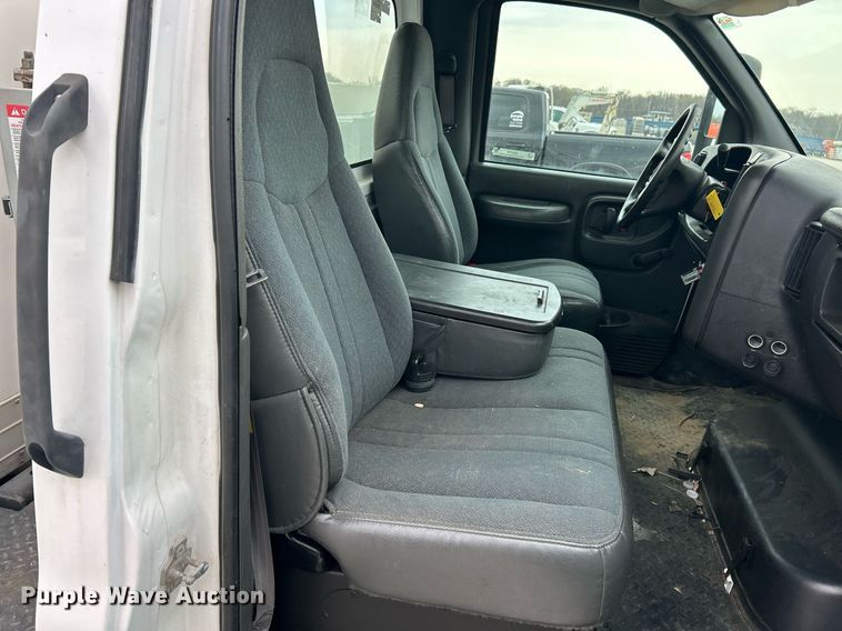 image for item EK2938 2006 GMC C5500 bucket truck