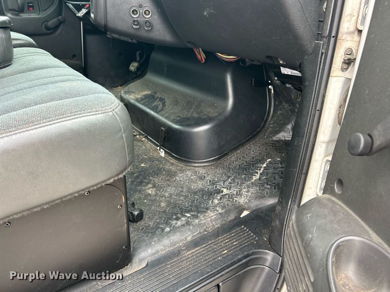 image for item EK2938 2006 GMC C5500 bucket truck