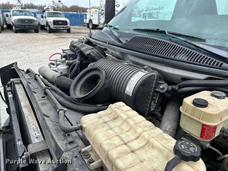 image for item EK2938 2006 GMC C5500 bucket truck